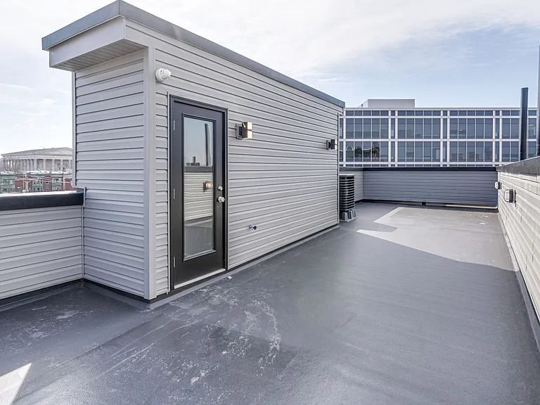 Brand New Luxury Townhouses — Photo 18