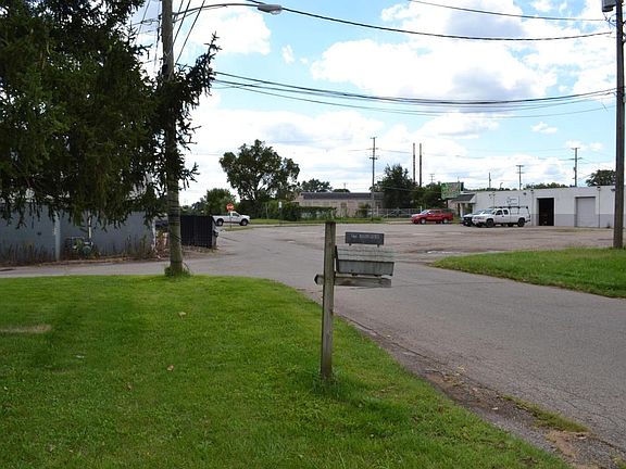 4th image of 976 Eaton Ave