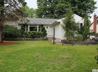 18 Sheridan St, Huntington, NY 11743