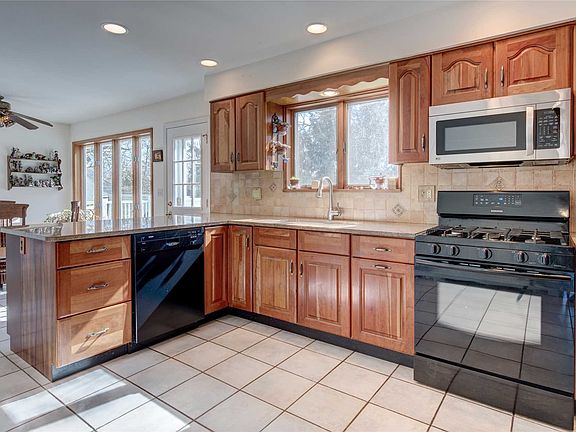 4th image of 43 Ida Ln