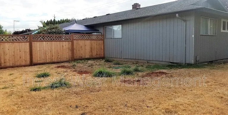 305 NE 104th Ave — Photo 26