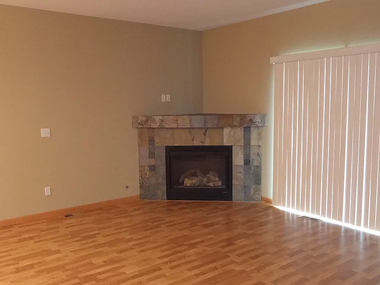410 E Elcliff Rd — Photo 2