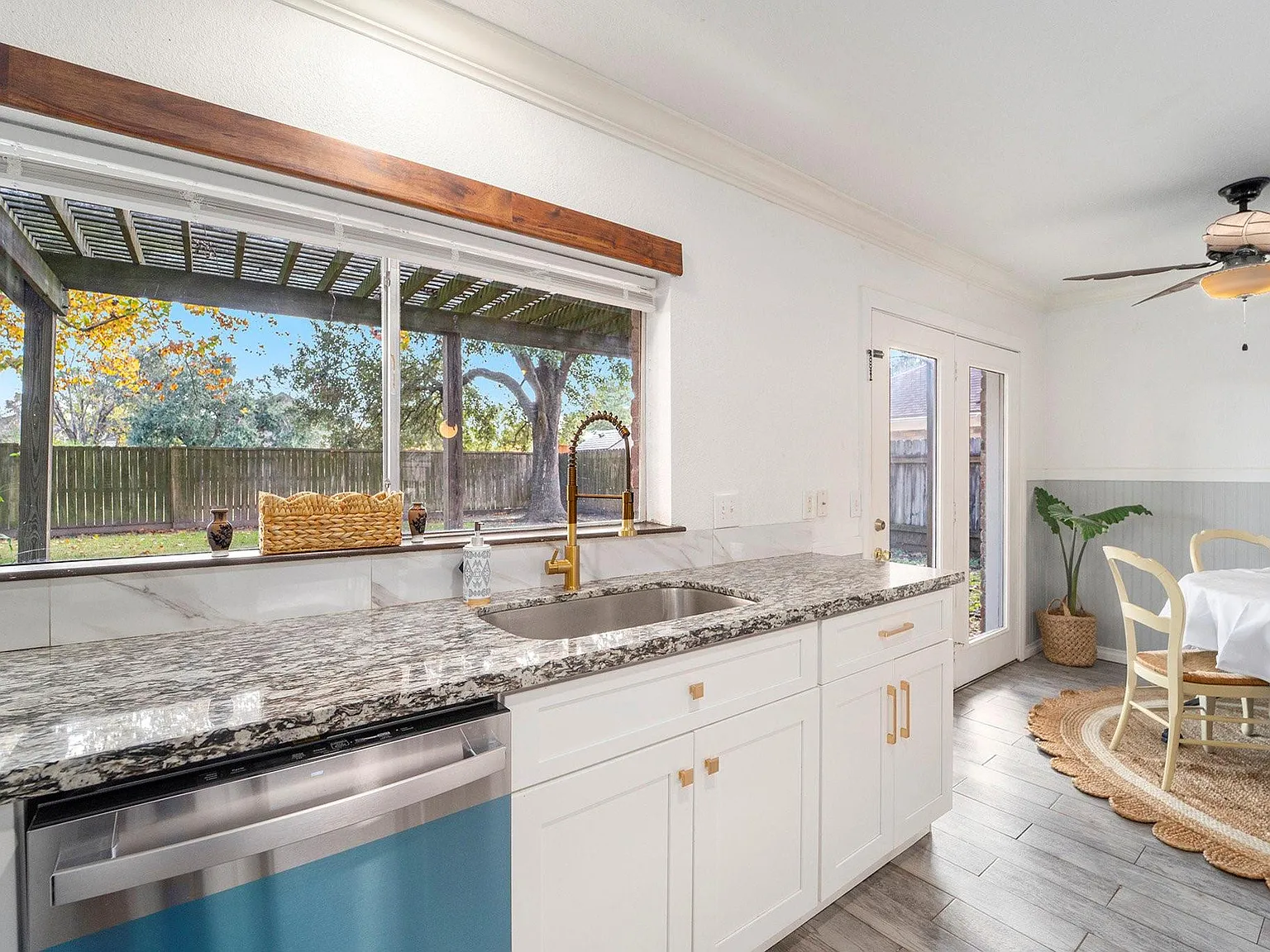 3 bed, 2.0 bath, 1440 sqft, $3,500 — Photo 3