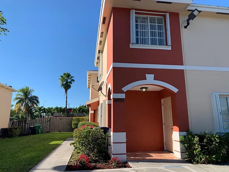 18616 SW 100th Ave — Photo 11