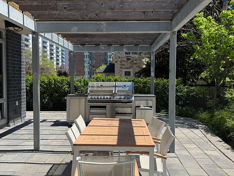 300 Lisgar St #806 — Photo 10