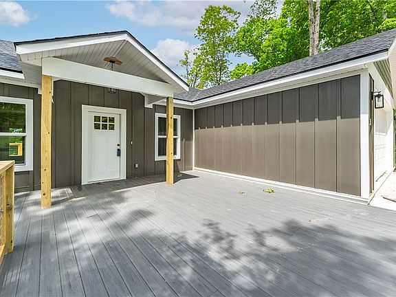 3rd image of 3 Montgomery Cir