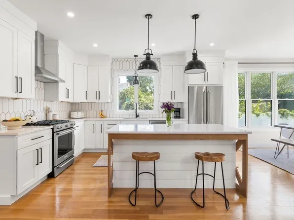 167 Chapel St #167, Newton, MA 02458