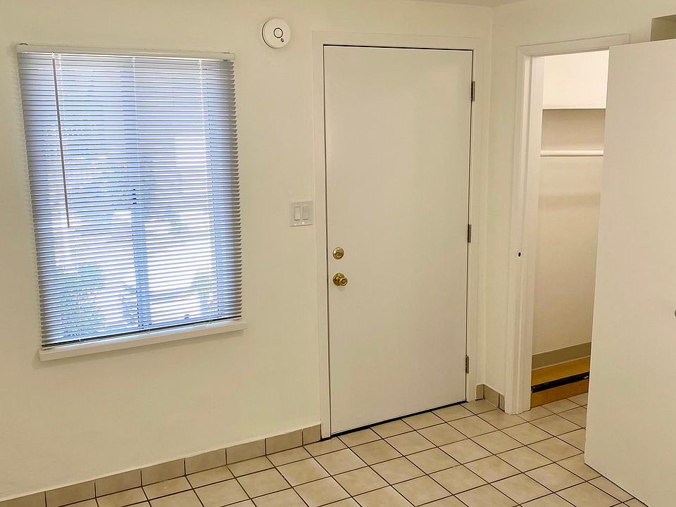 2nd image of 1131 Centinela Ave #0