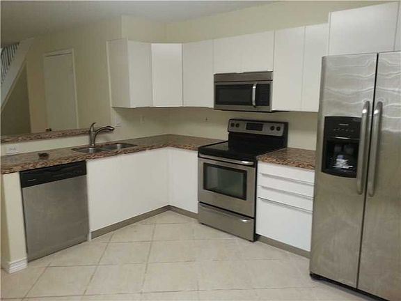 5th image of 1090 Sorrento Dr