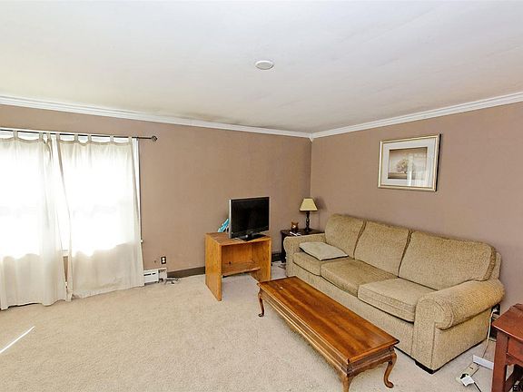 4th image of 14 Fordham Ct