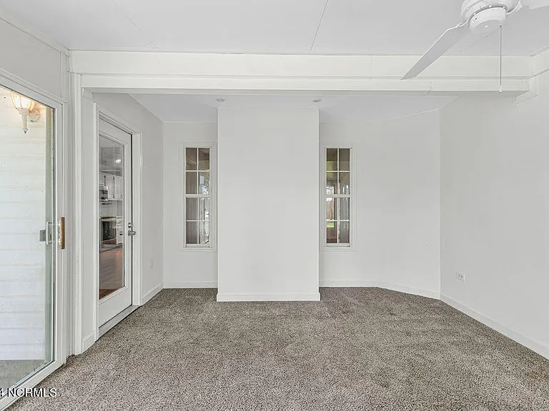 103 Carriage Hills Ct — Photo 14