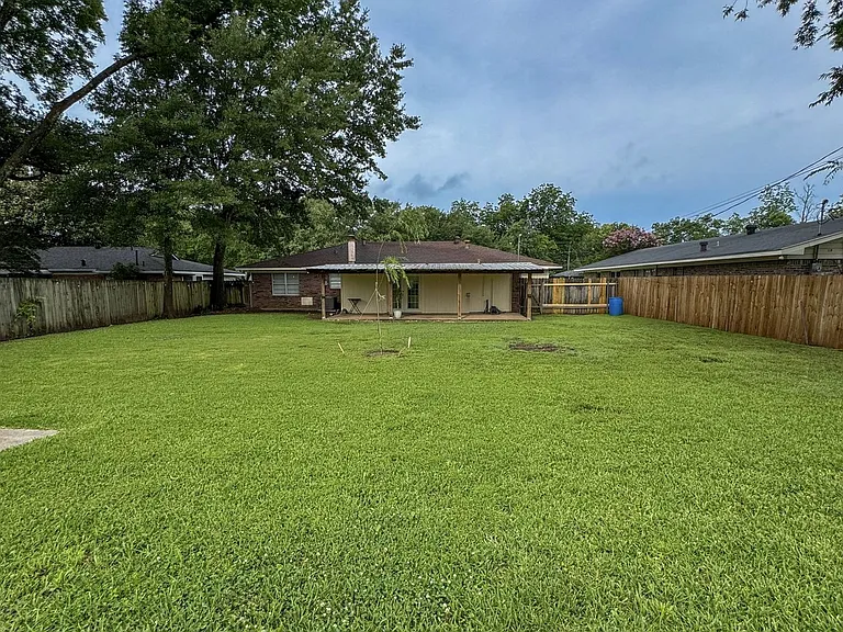 1605 Captain Shreve Dr — Photo 13