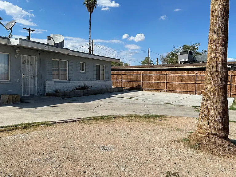 901 Elko Way — Photo 28