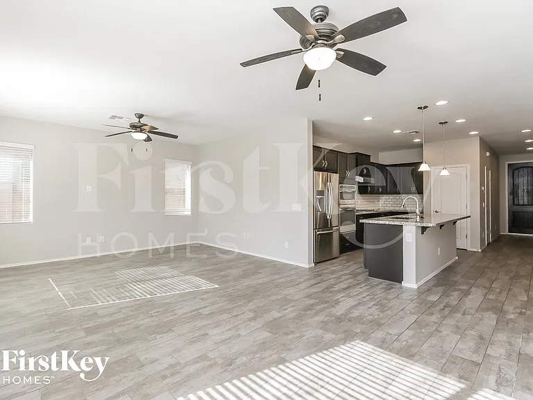 707 E Blossom Rd — Photo 3