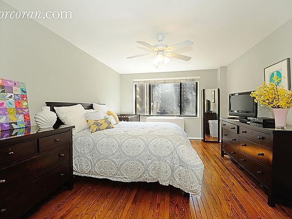 5th image of 211 W 71st St APT 3B