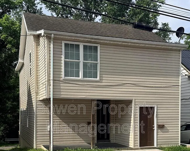125 E Main St — Photo 1