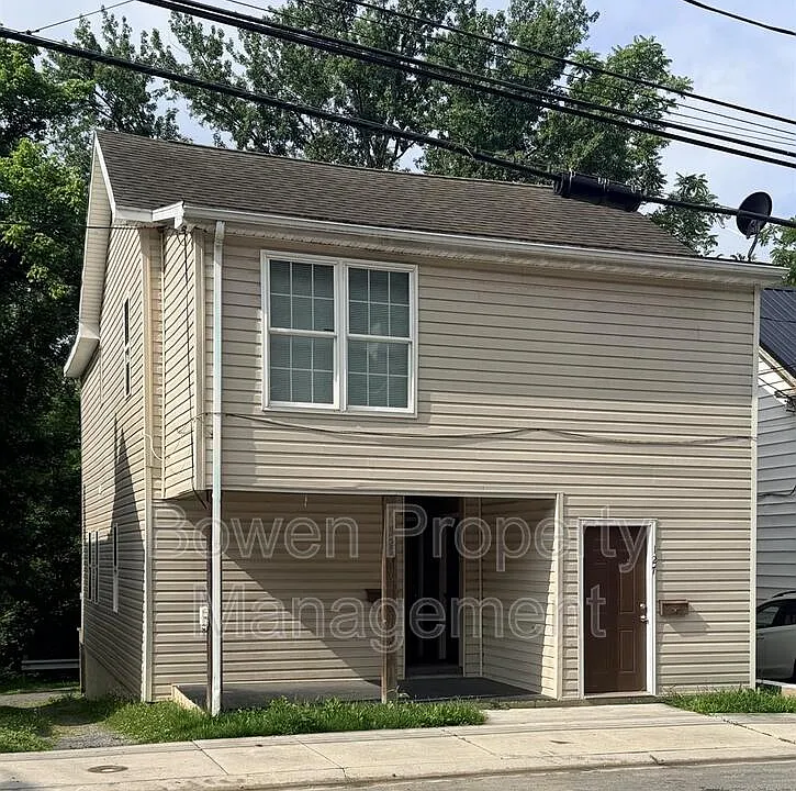 125 E Main St