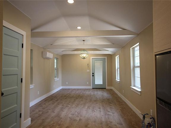 3rd image of 1003 Charlotte St #B