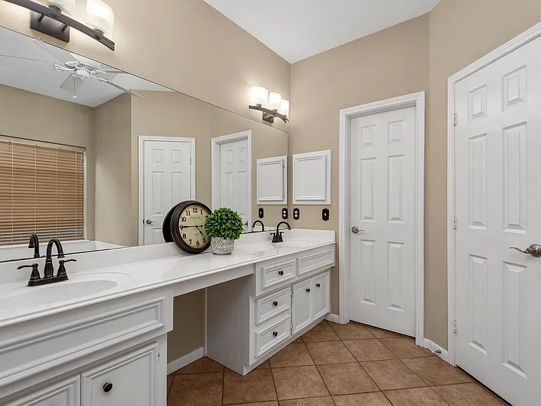 1719 Cantigny Ln — Photo 20