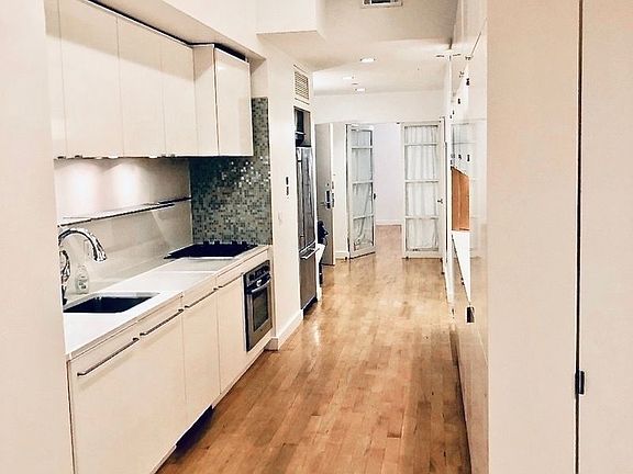 4th image of 15 Broad St APT 824