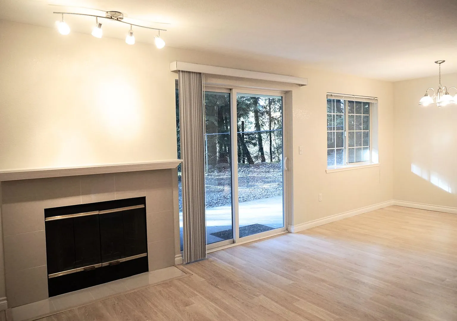 Mill Creek 3 Bedroom Ground Floor Corner Condo — Photo 4