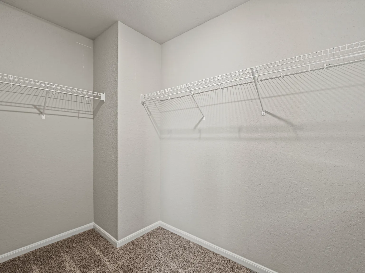 4 bed, 2.5 bath, 2819 sqft, $2,300 — Photo 2