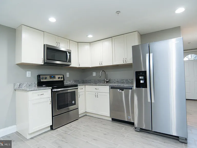 2022 4th St NE #B — Photo 4