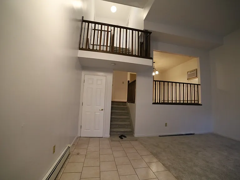 32 Hilltop Cir — Photo 3
