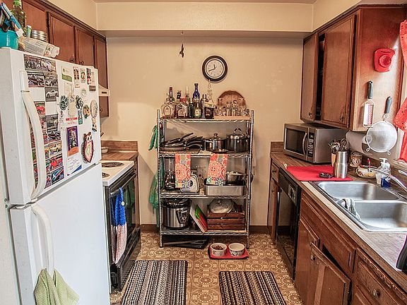 5th image of 1302 Tyee Ct