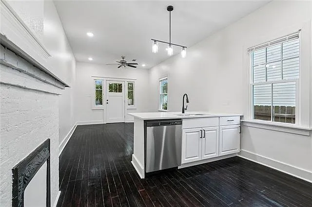 4023 Franklin Ave — Photo 4