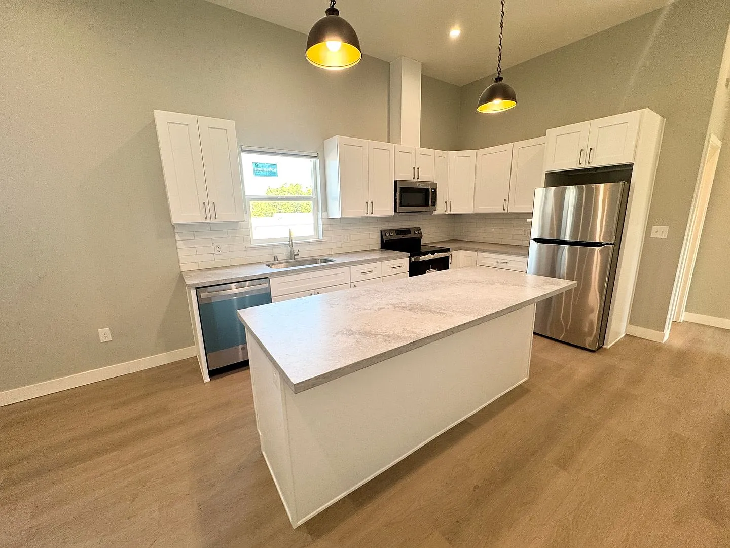 Executive Fully Upgraded Condo in Downtown Livermore — Photo 2