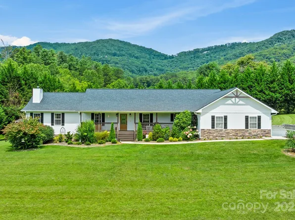 6 Sayles Town Rd, Fairview, NC 28730