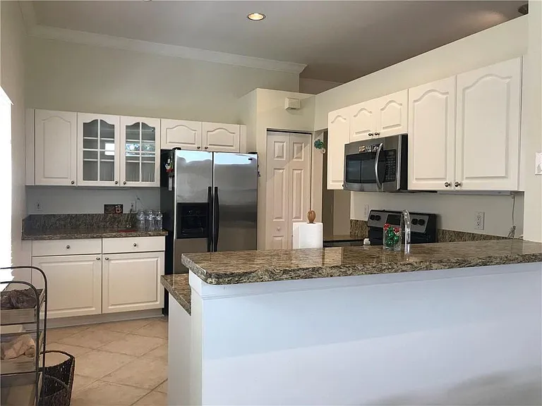1118 Chinaberry Dr — Photo 5