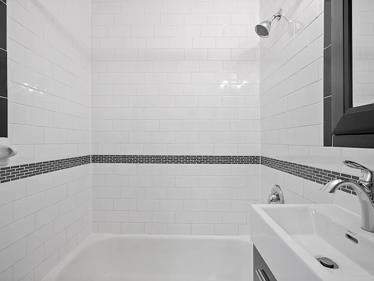 14 Deer Park Cres — Photo 43