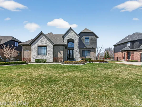 54933 Black Hills Ln, Shelby Township, MI 48316