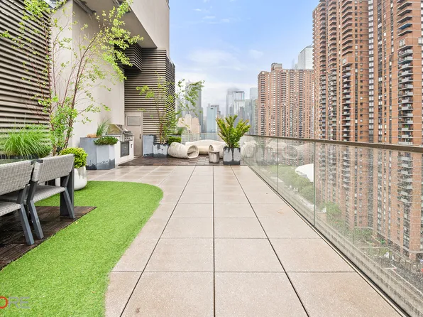 505 West 43rd Street image 8 of 12