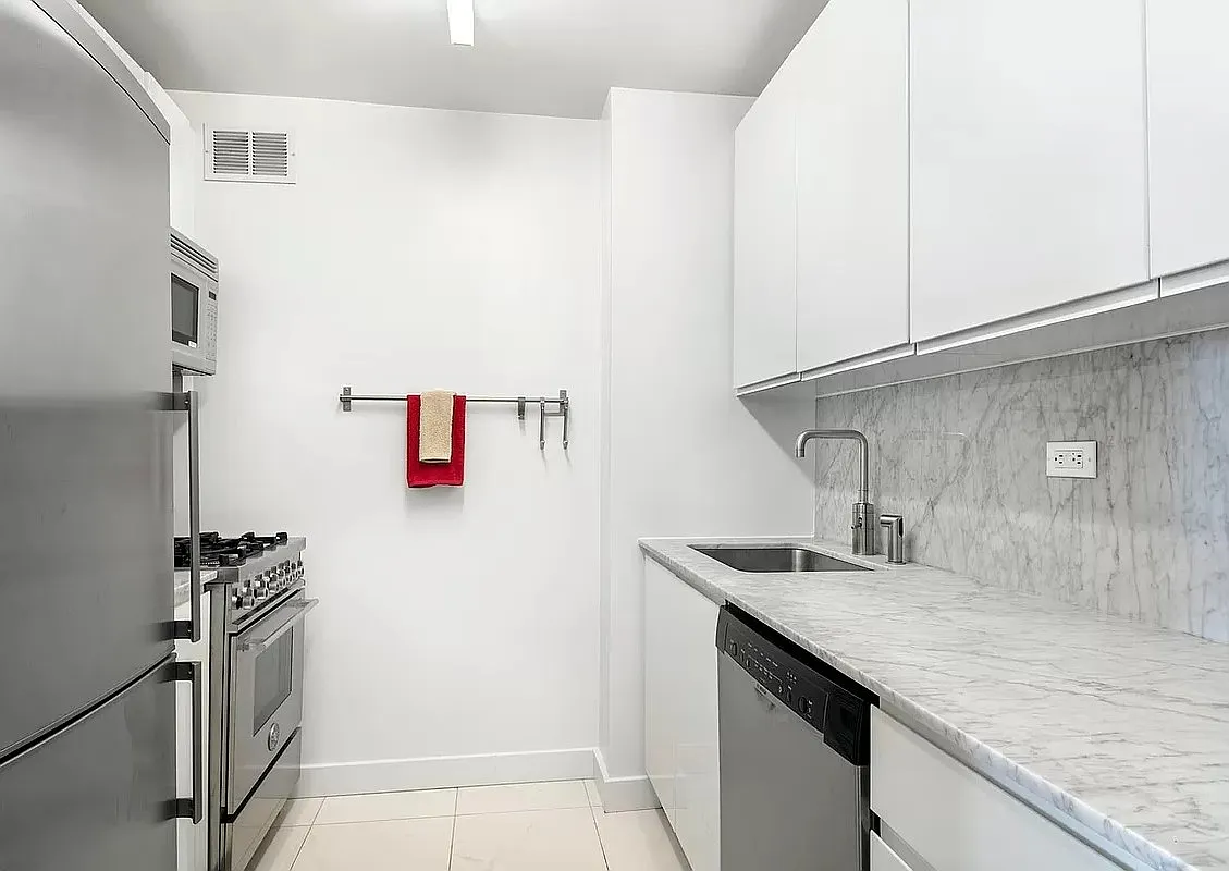 322 West 57th Street — Photo 2