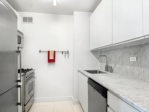 2nd image of 322 W 57th St APT 35V