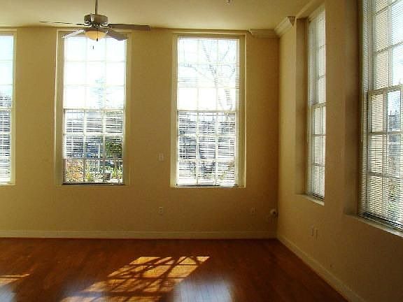 5th image of 900 Barton St Unit 101