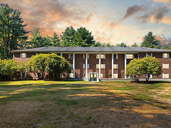 2nd image of 420 Great Rd APT B3