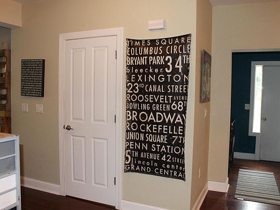 4th image of 124 Lincoln Cir
