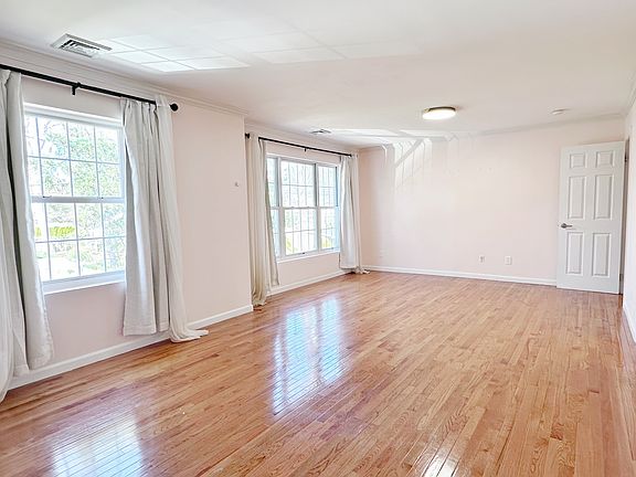2nd image of 34 Meadowbrook Dr