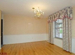 112 Royal Oaks Dr, Ballwin, MO
