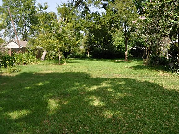 3rd image of 222 Mayhaw Dr
