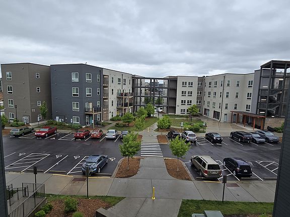 5th image of 20 Lee Garden Ln #147
