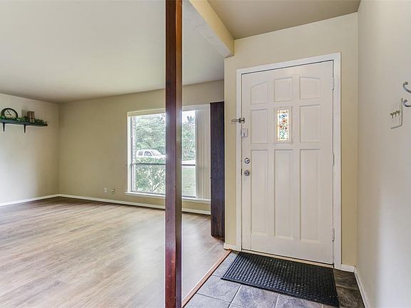3rd image of 1612 Greenhaven Dr