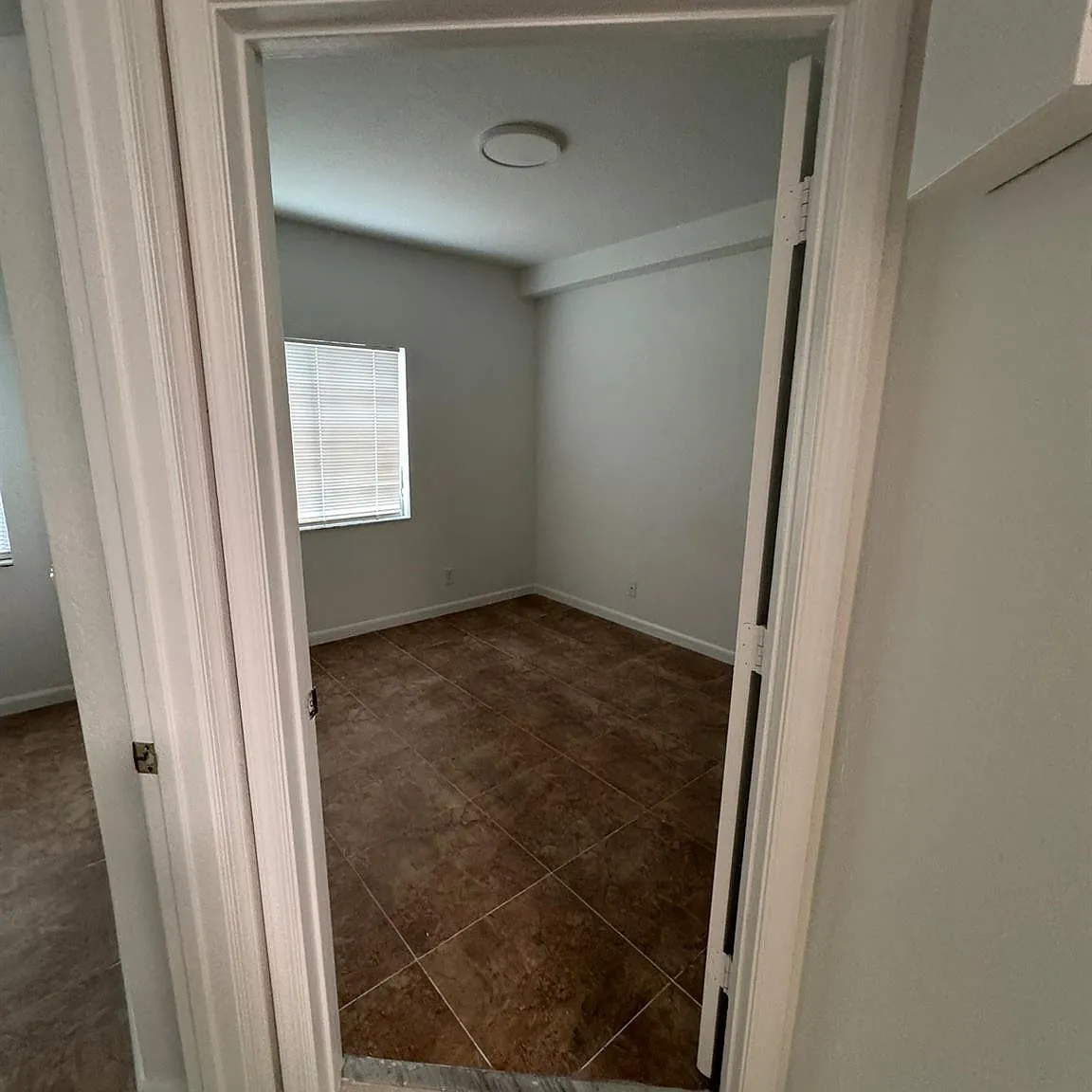 3 bed, 2.0 bath, 999 sqft, $1,899 — Photo 4
