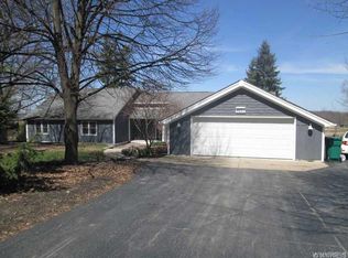 9820 Greiner Rd, Clarence, NY 14031