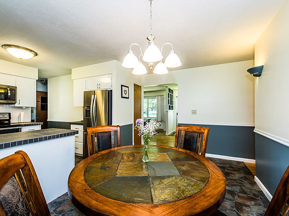4th image of 2150 Acorn Dr