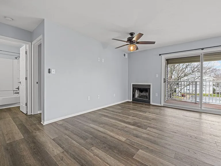 1009 Autumn Woods Ln #109 — Photo 4